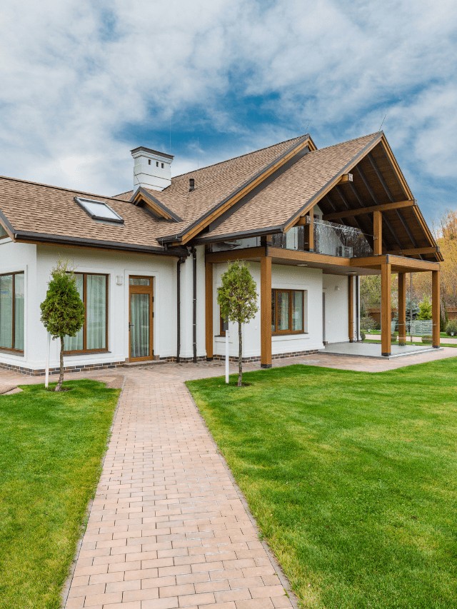 Cottage House With Courtyard Stock
