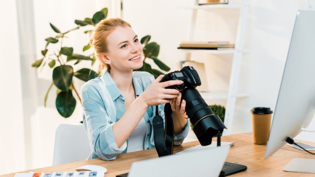 Smiling Young Woman Holding A Camera Photographer MSN
