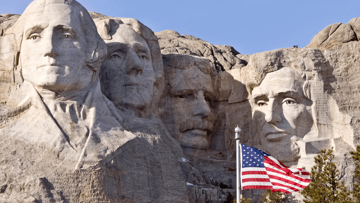 Mount Rushmore with American Flag USA MSN