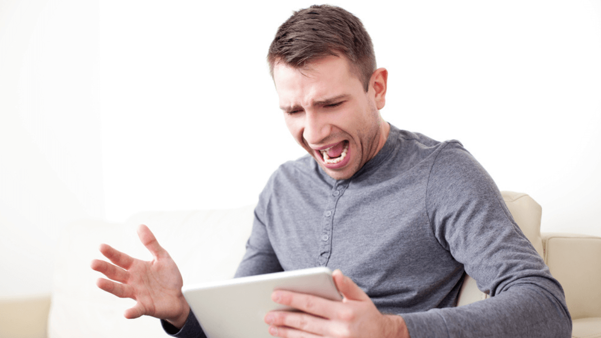 Angry man looking at a tablet - MSN
