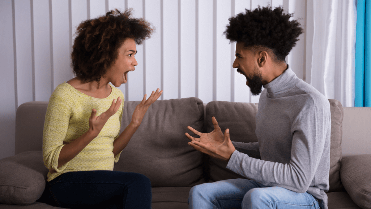 Couple shouting at each other - MSN