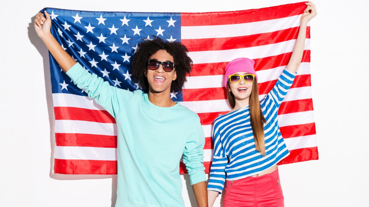 Love USA Two People Holding a Flag Smiling Proud MSN