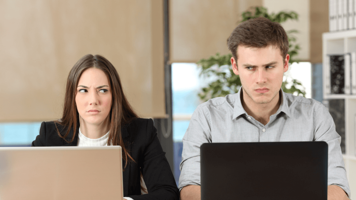 Man and woman disputing - MSN