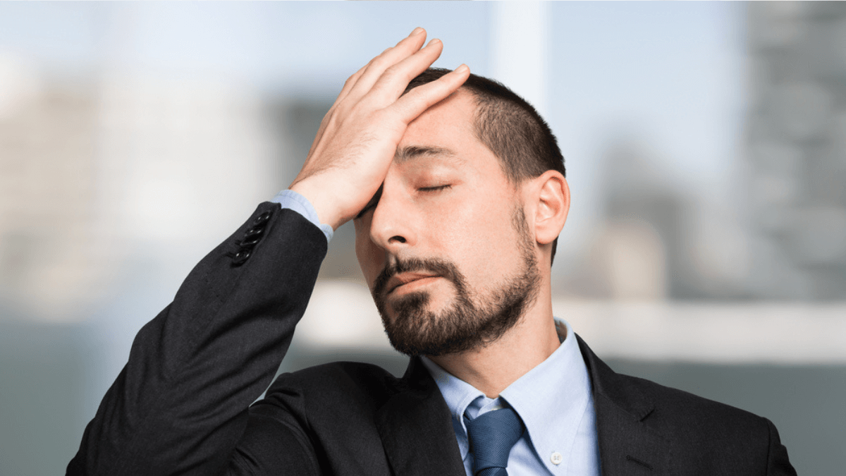 Man with palm on forehead - MSN
