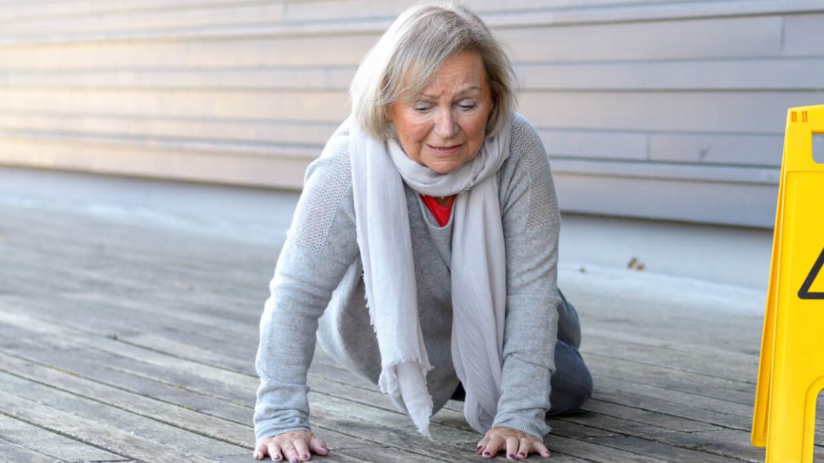 Senior Lady Slipping And Falling MSN