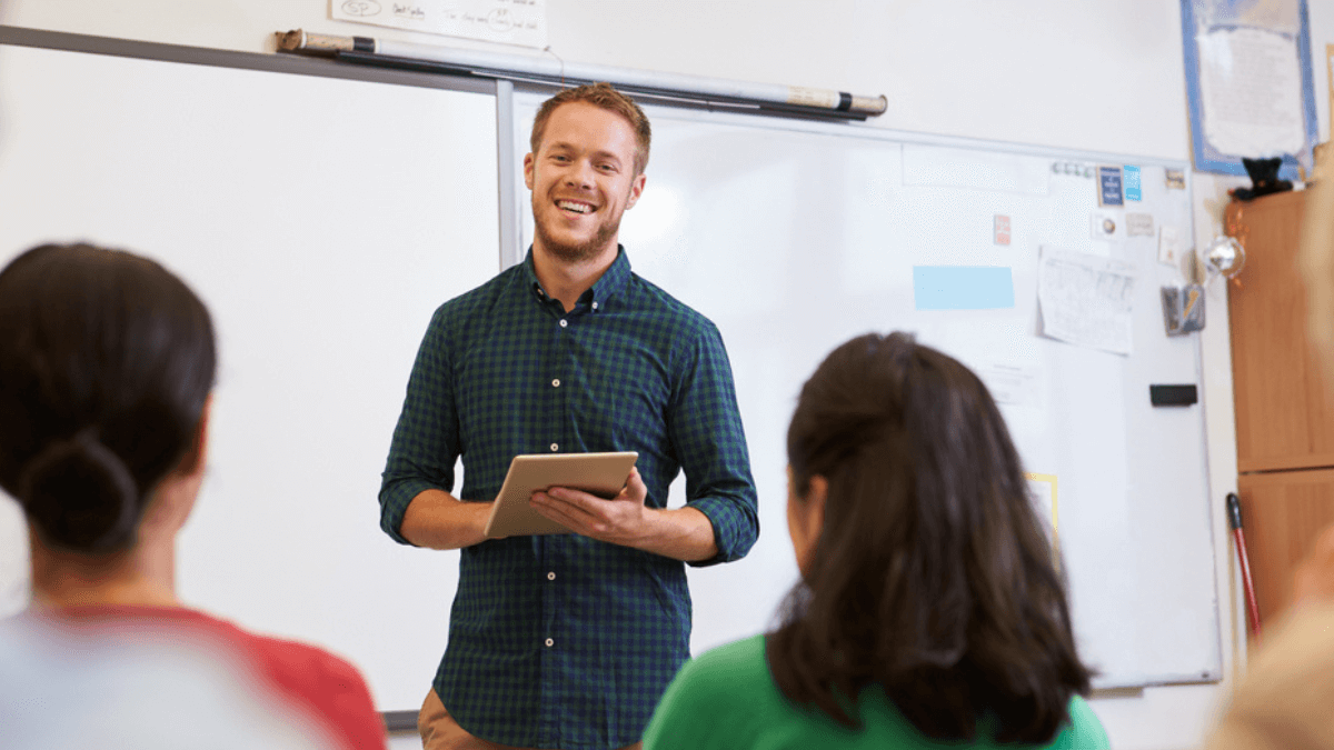 Teacher in a class - MSN