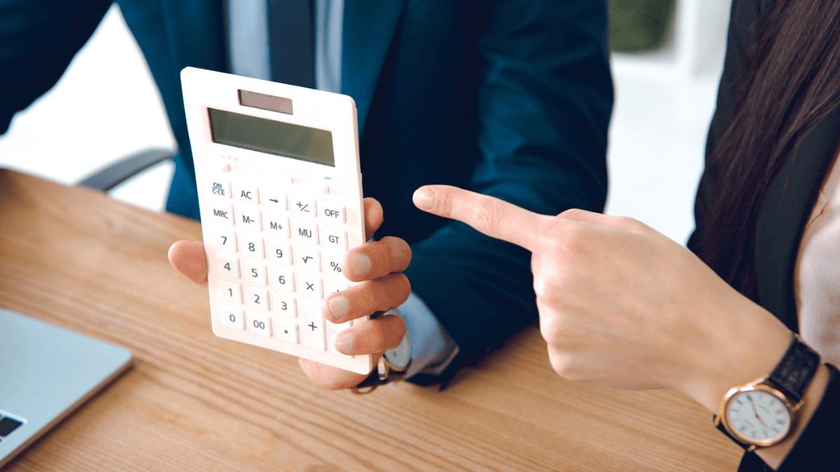 $35,000 Per Year Is How Much an Hour? Know Your Hourly Rate