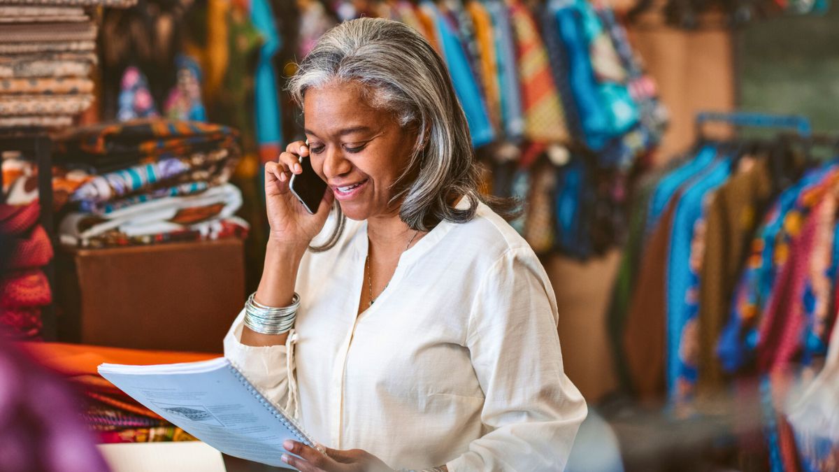 Woman Selling Clothes MSN