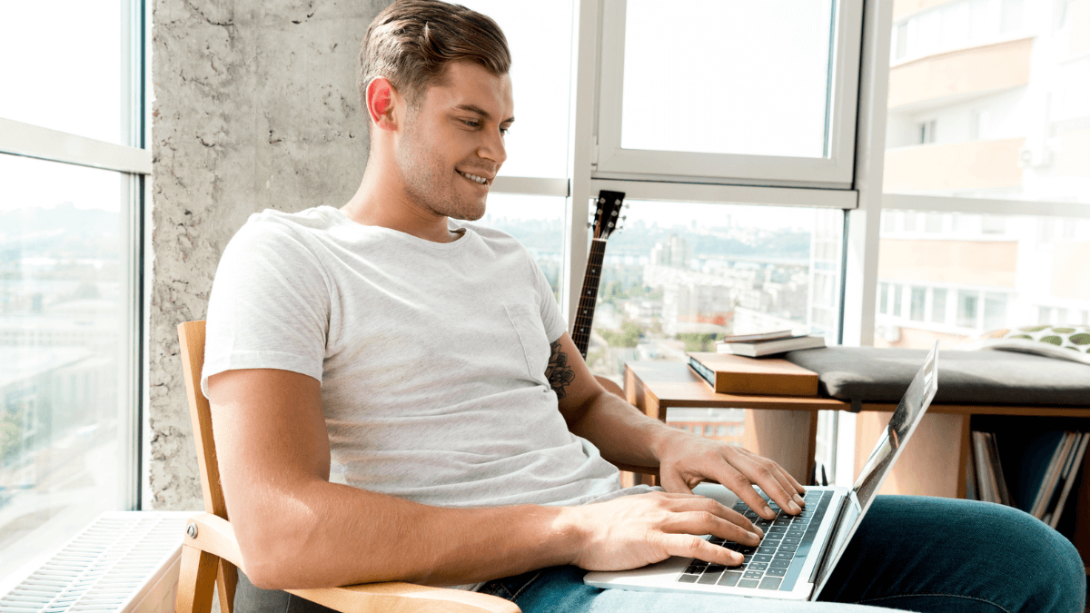 21 Best Jobs That Pay Weekly - Offline & Online Ways To Make Money