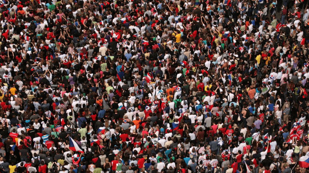 A huge crowd MSN