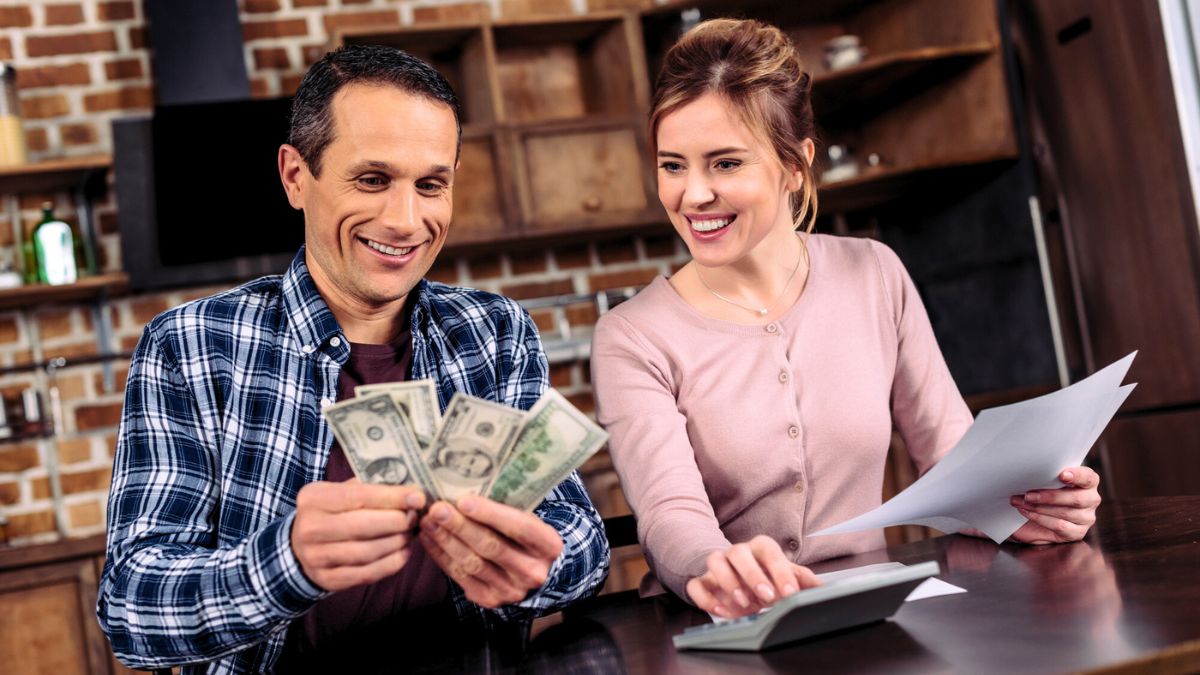Couple Counting Money Together MSN