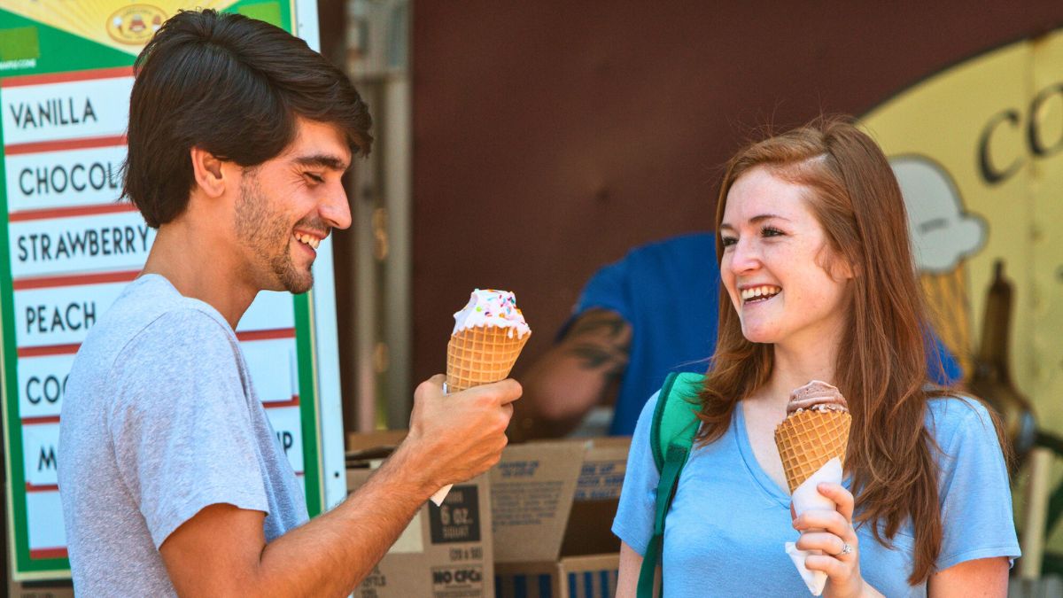 Couple Eating Ice Cream MSN