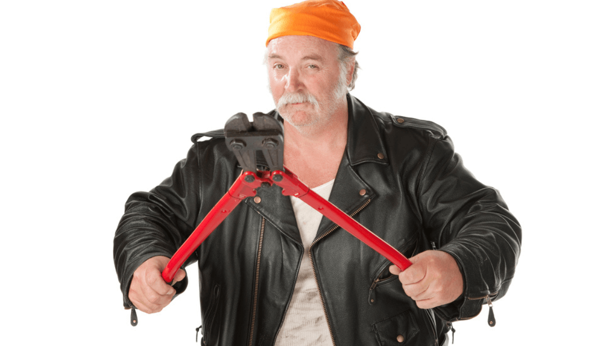 Man holding bolt cutter MSN