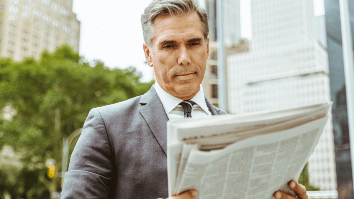 Man reading the newspaper MSN