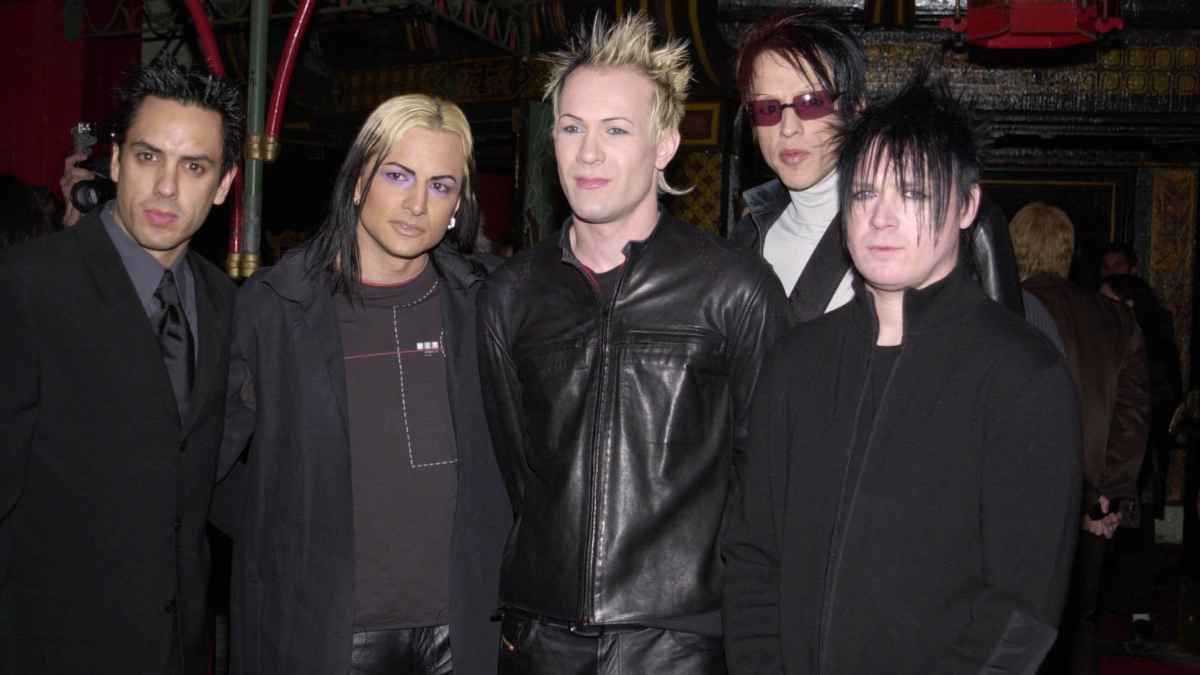 Art Alexakis, along with Dave French, Freddy Herrera, and Brian Nolan. Everclear MSN.