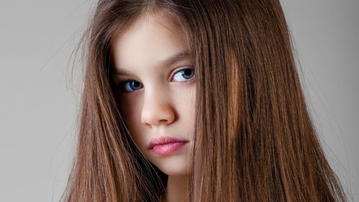 girl not showing any emotion MSN