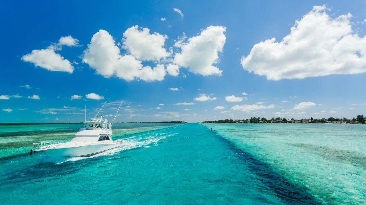 Small Yacht - Sea - Clear Blue Water - Ocean - Blue Sky- MSN