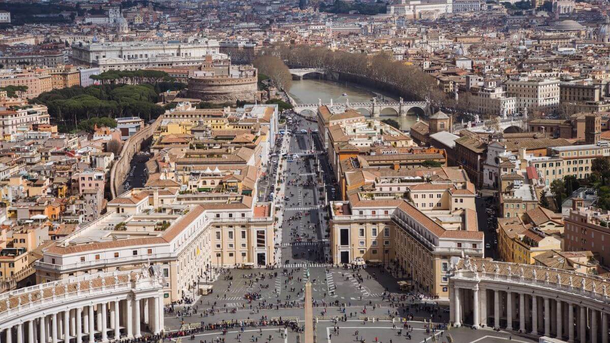 Vatican - St Peters Square - Sistine Chapel - Tourist Attraction - Rome - MSN