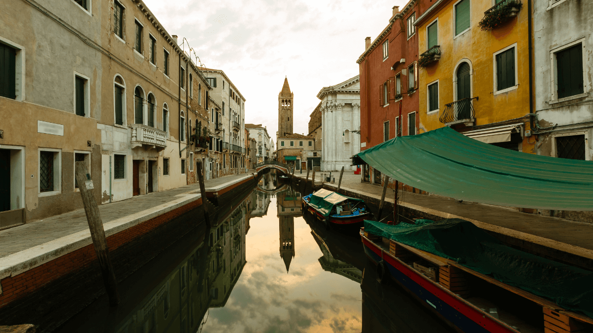 Venice Italy - Gondola - Canal - Apartments - MSN
