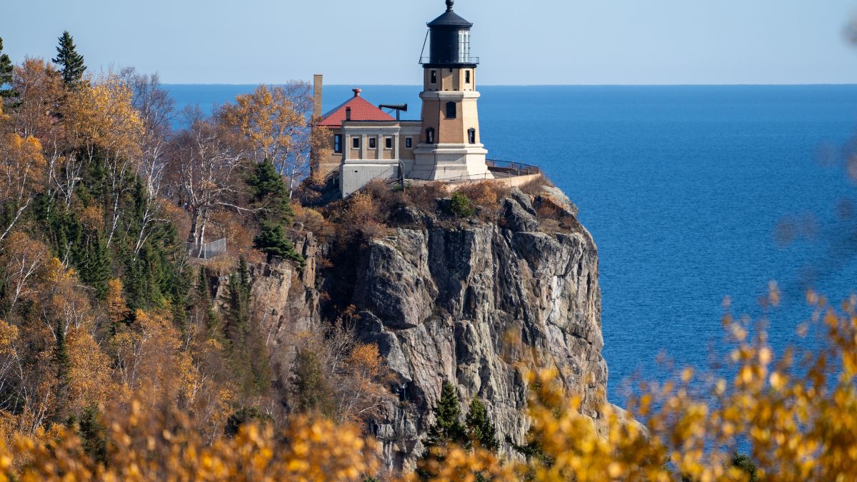 Natural framing of Split Rock Lighthouse MSN.