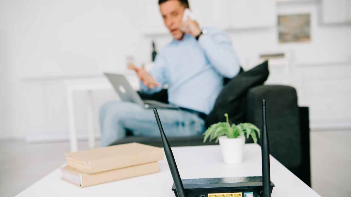 Person talking on the phone with a Router in the table MSN.