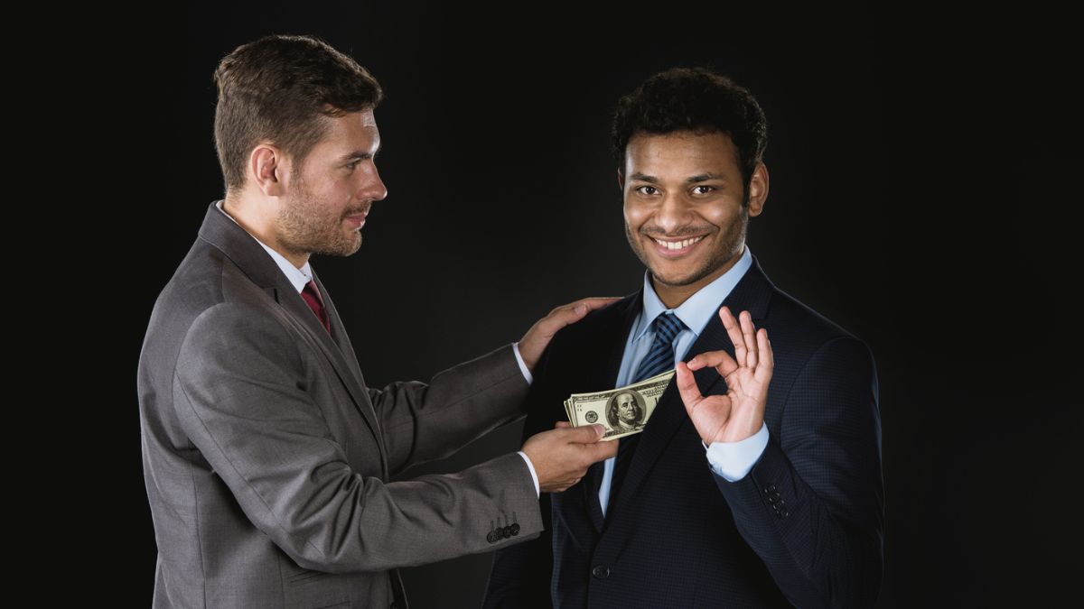 Security guard given money by his employer MSN