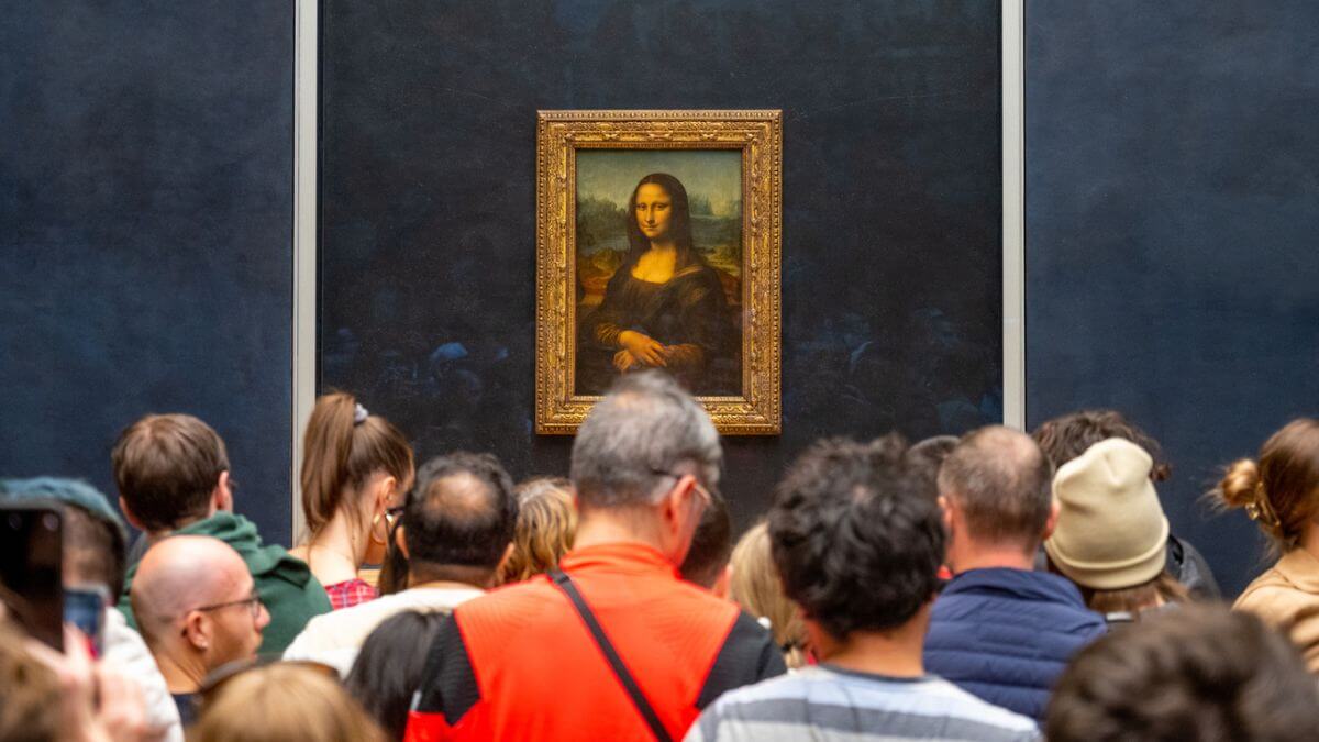 Mona-Lisa-Painting Exhibit-Crowd-MSN