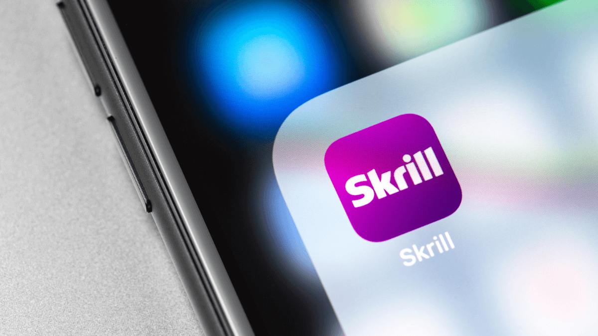 Skrill app icon on the phone MSN