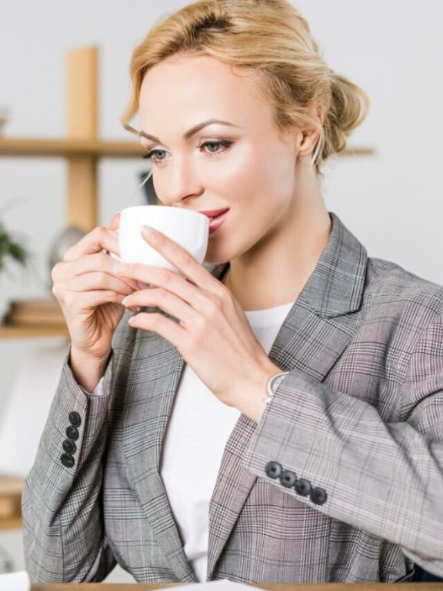 Blonde woman in virtual meeting MSN