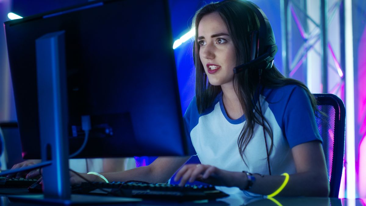 Gamer girl playing on the PC MSN