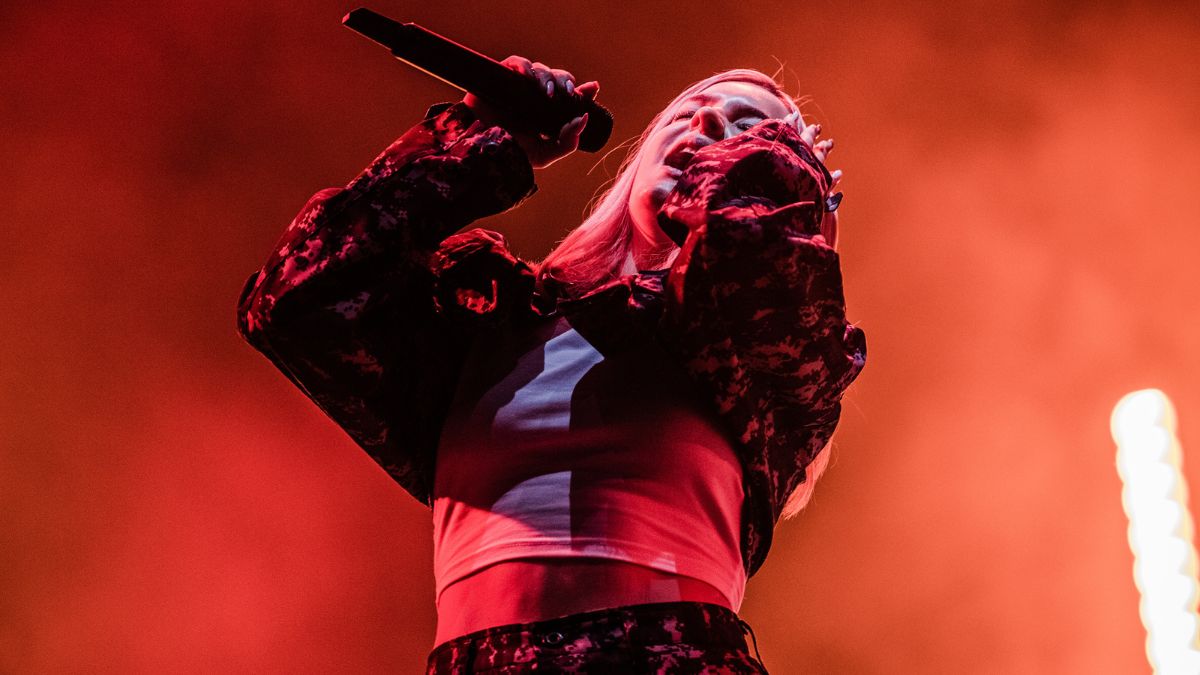 Anne Marie in Pink Pop Festival