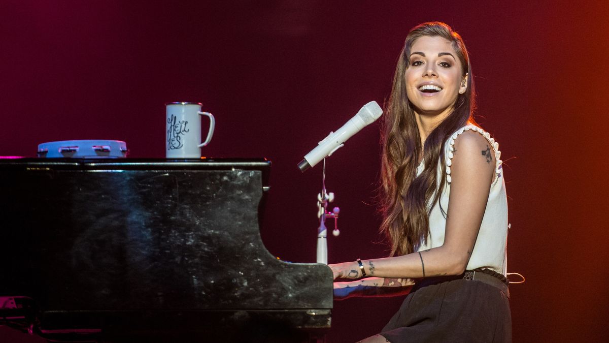 Christina Perri on stage MSN