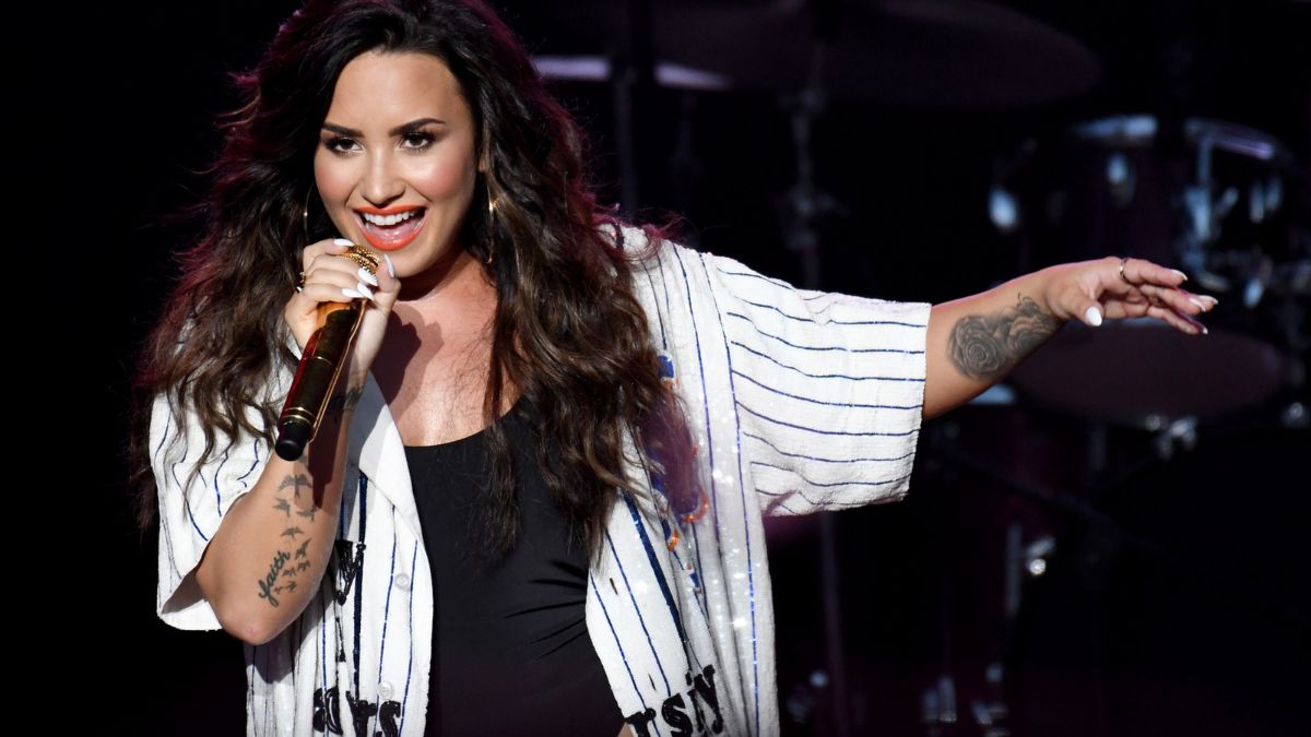 Demi Lovato on stage MSN