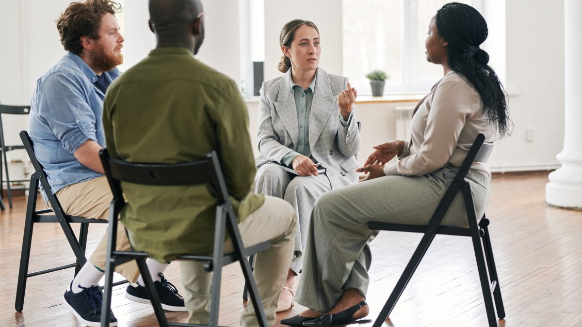 Group of workers talking to a psychologist MSN