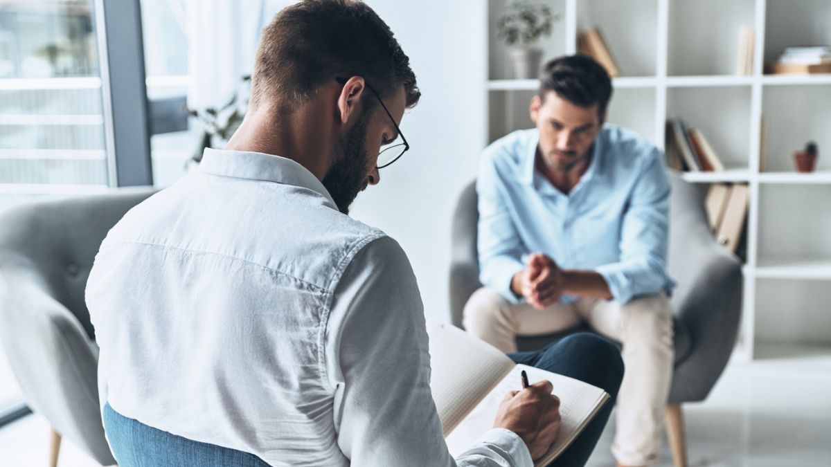 Man consulting with his therapist MSN