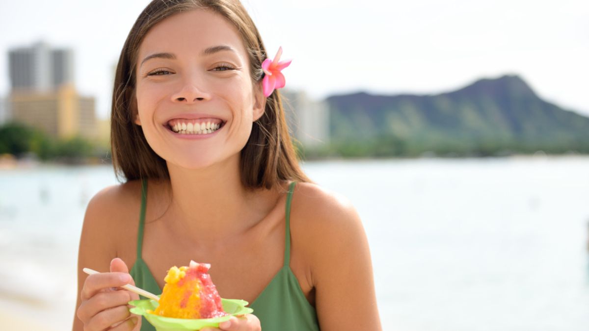 Young woman eating shaved ice MSN
